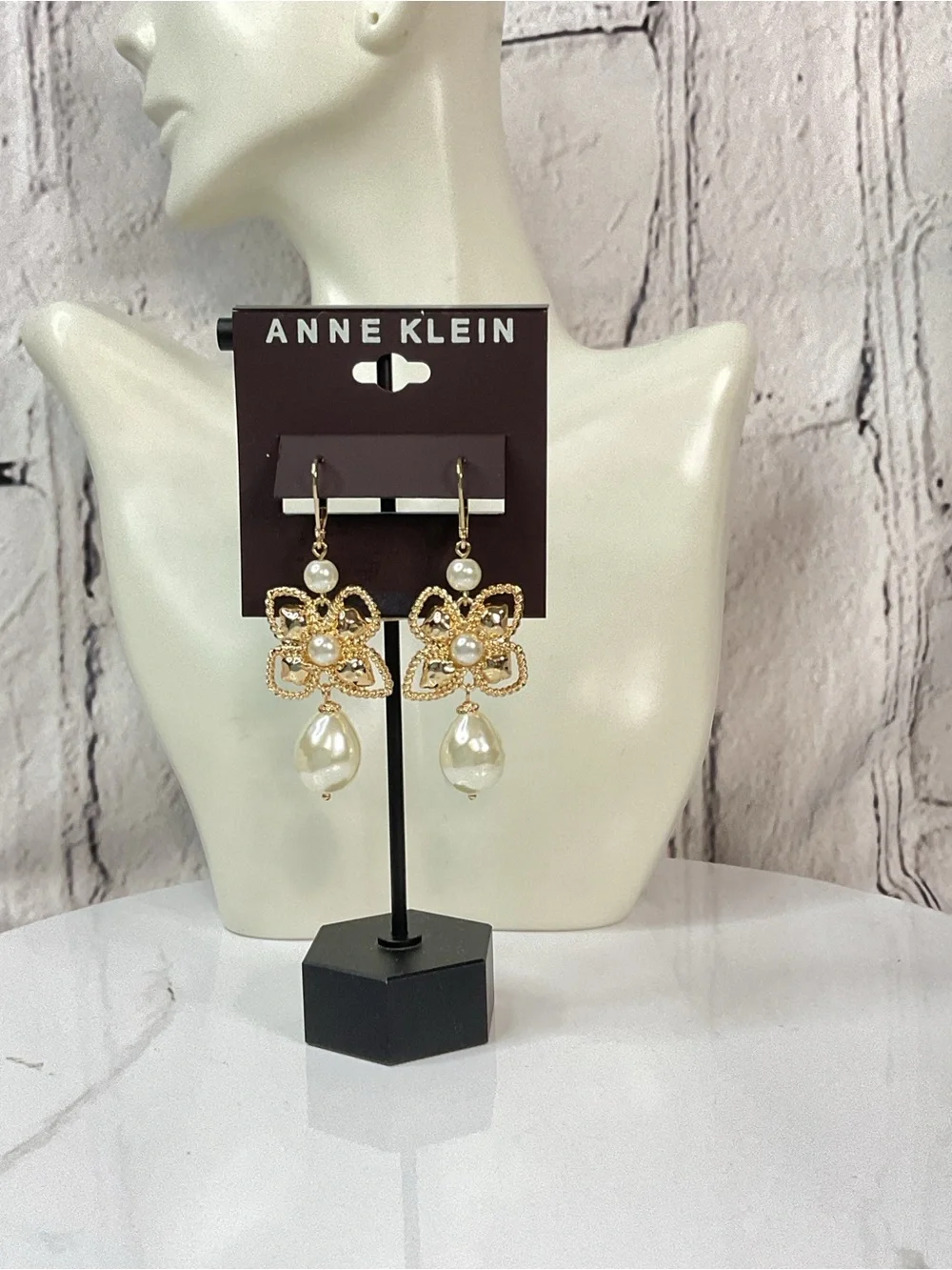 🌟🌟 Anne Klein Pearl Petal Earrings